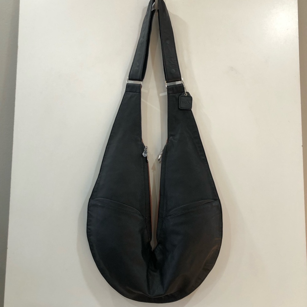 Sash Leather Black/Chestnut Sling Bag
